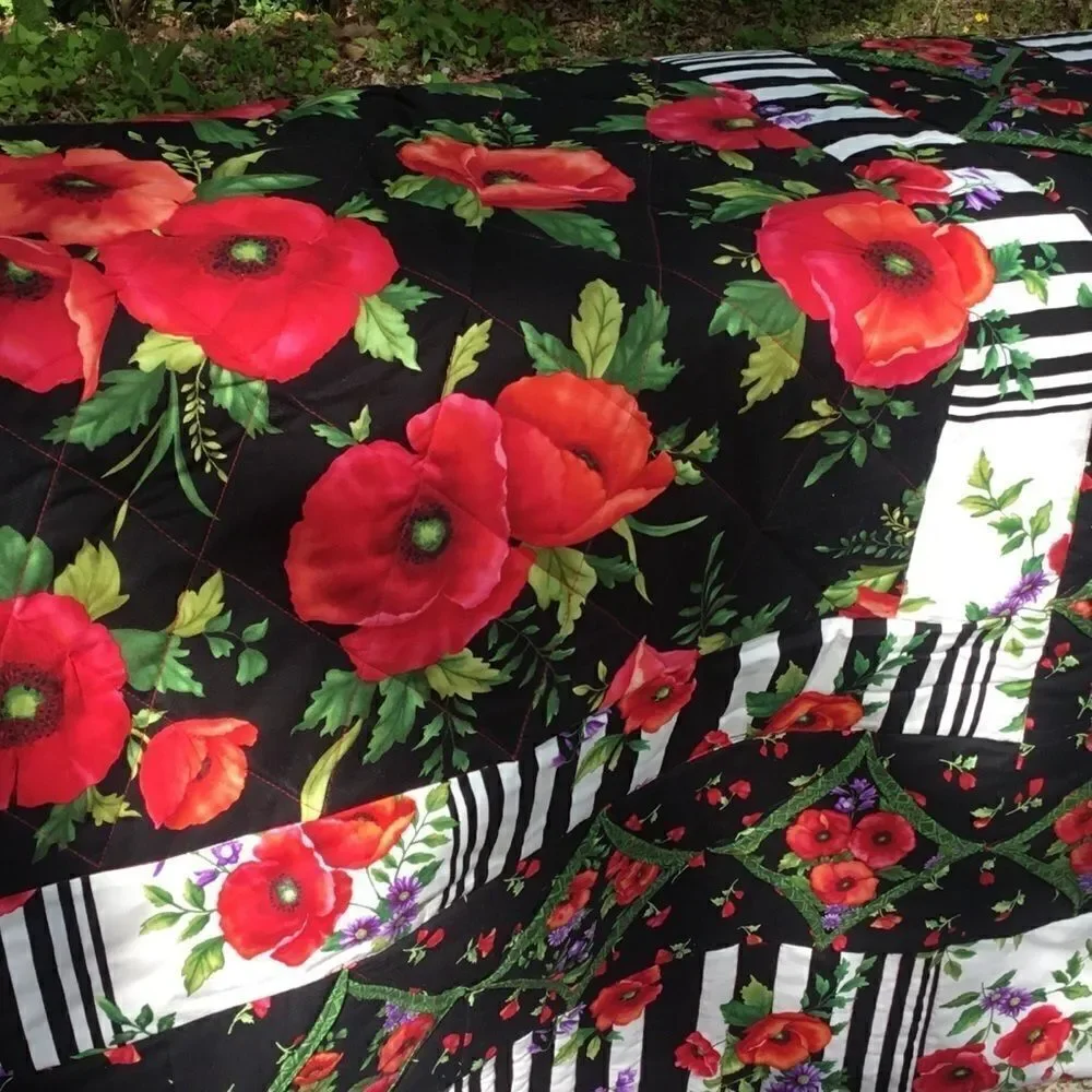 NWT. Hand Crafted Gorgeous Poppies Large Quilt